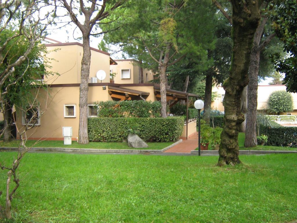 Residence La Madonnina Peschiera del Garda Luaran gambar